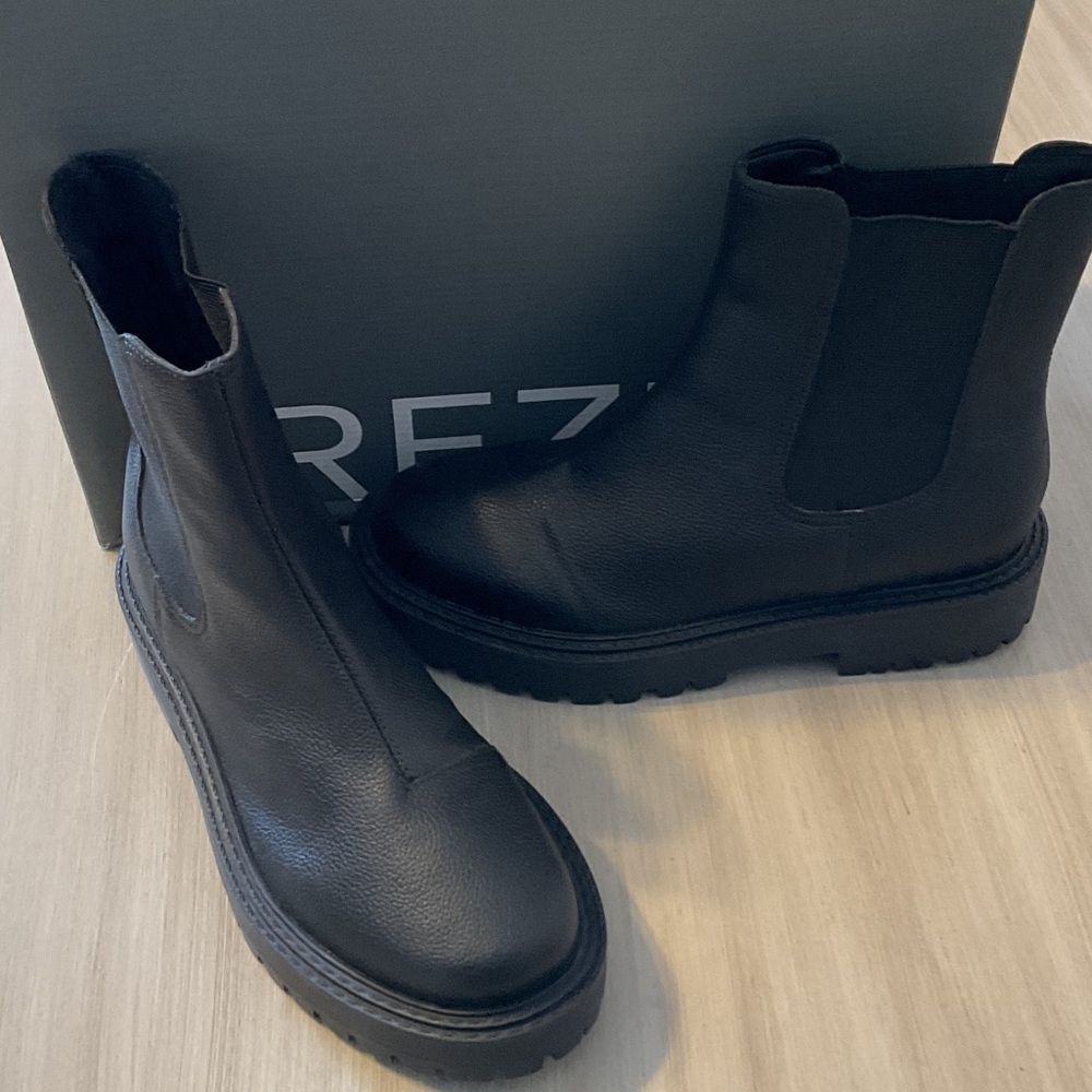 Black Ankle Boots by Arezzo